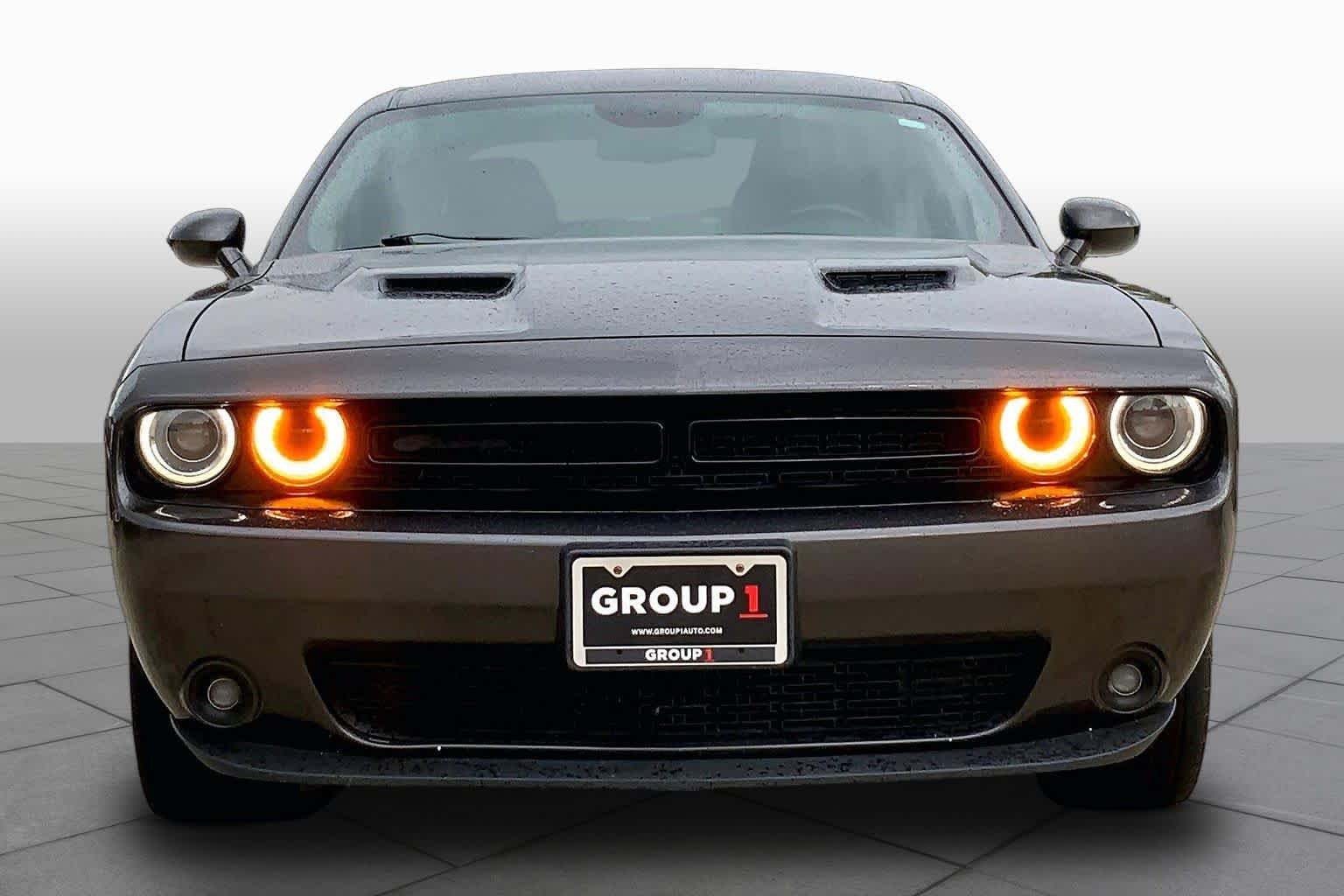 Used 2022 Granite Pearlcoat Dodge SXT image 4