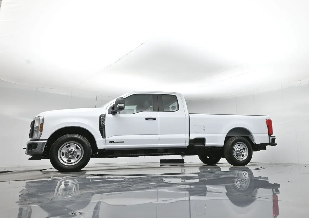 New 2026 Oxford White Ford XL image 49