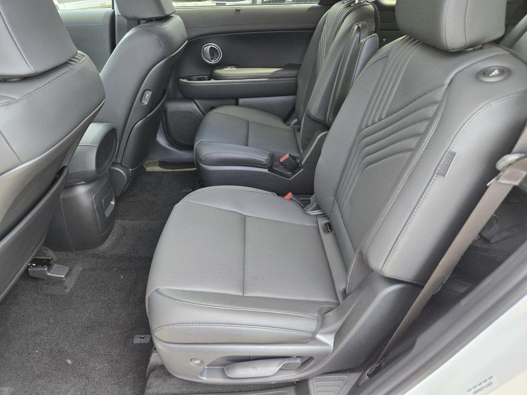 New 2026 White Hyundai SEL Premium FWD image 18