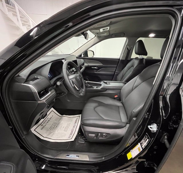 Used 2026 Black Toyota XLE image 23