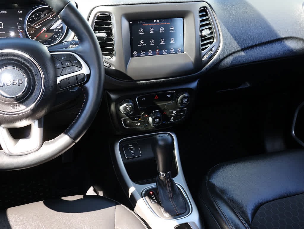 Used 2018 White Clearcoat Jeep Latitude image 15