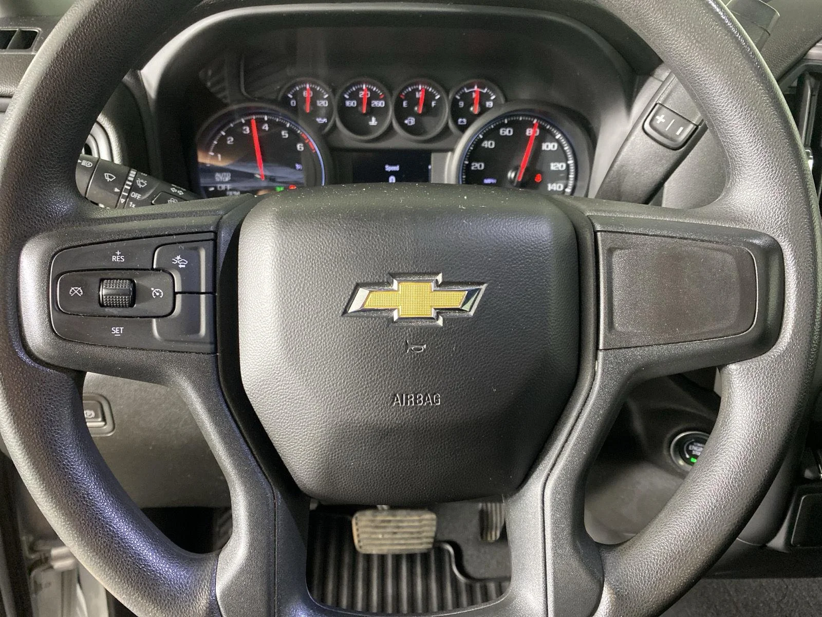 Used 2022 Silver Ice Metallic Chevrolet Custom image 13