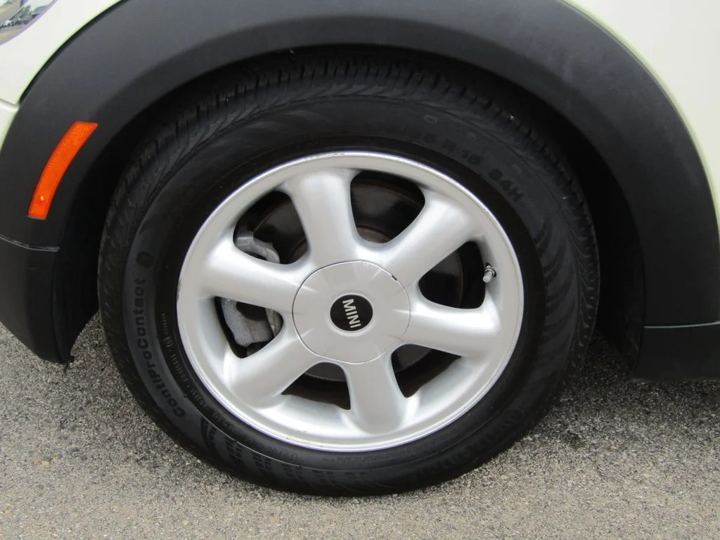 Used 2010 Pepper White MINI Base image 11