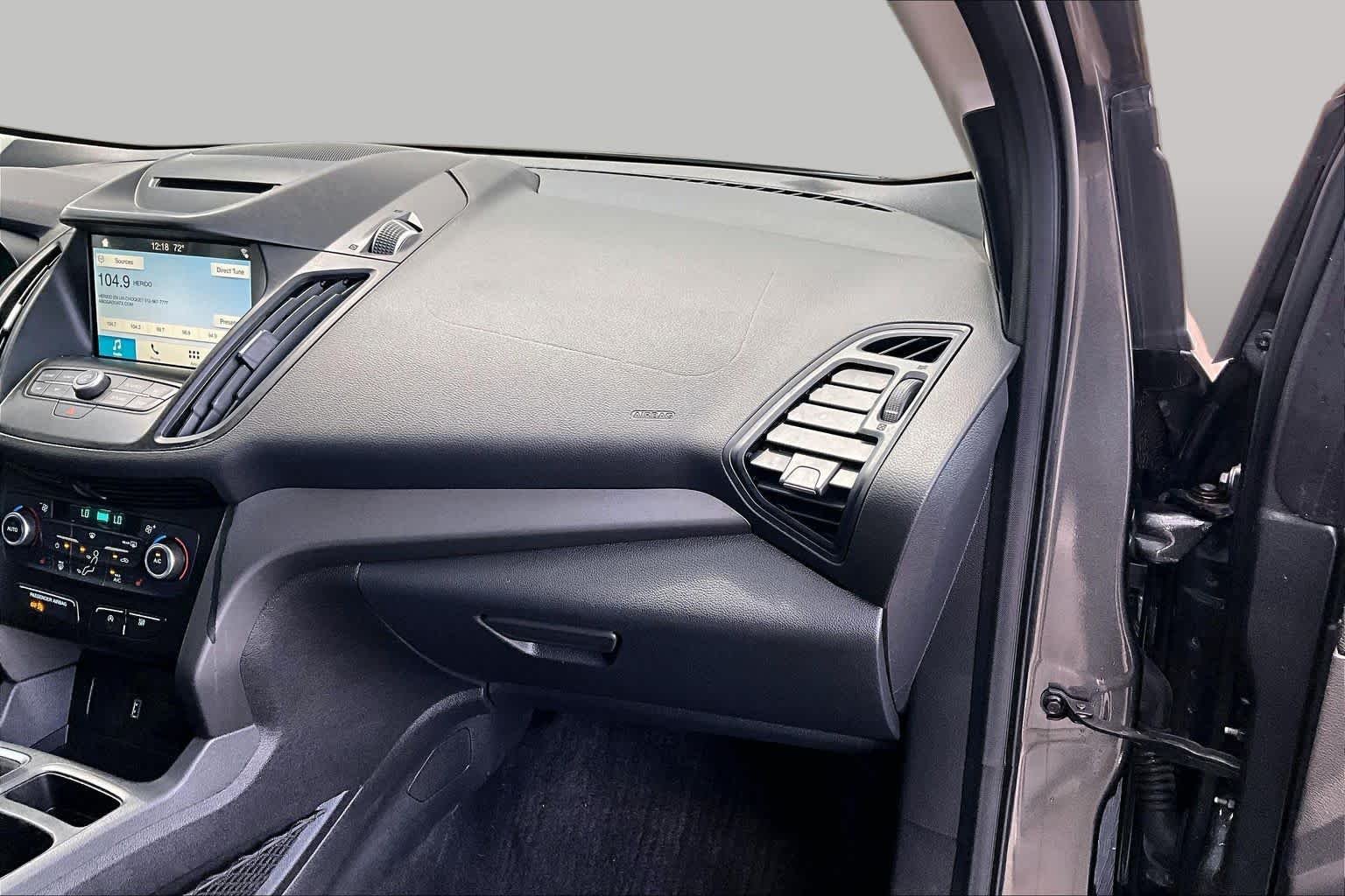 Used 2018 Magnetic Metallic Ford SE image 18