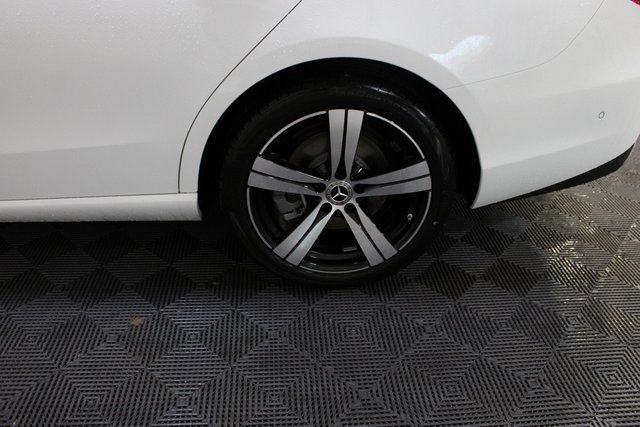 2025 Mercedes-Benz C-Class Sedan C 300 - Photo 8