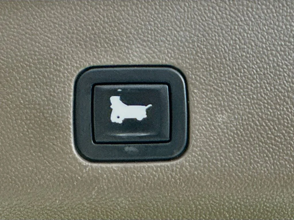 Used 2021 White GMC Denali image 33