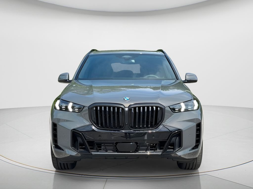 New 2026 Dravit Grey Metallic BMW sDrive40i image 2