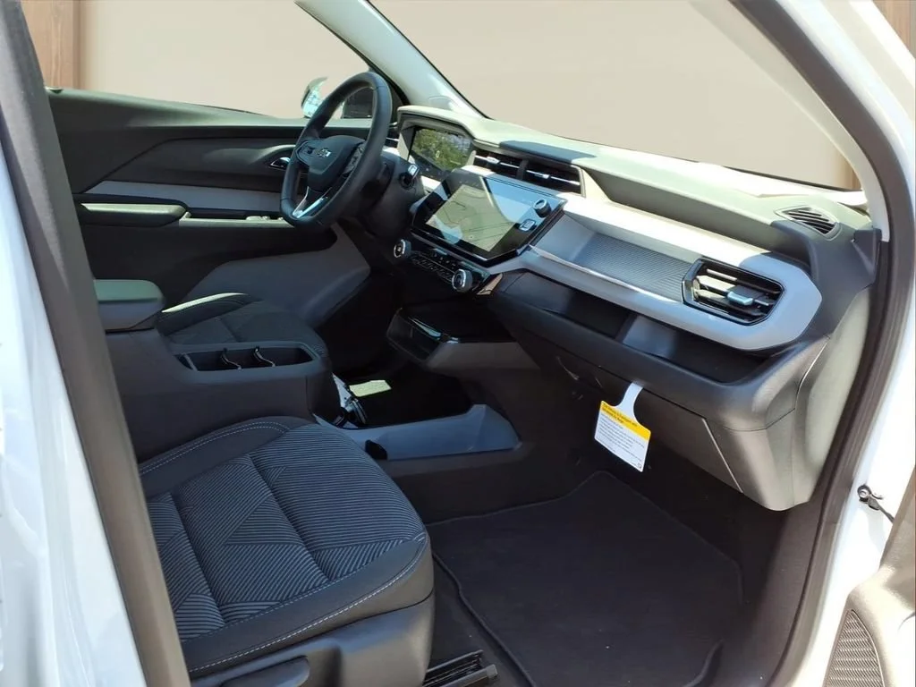 New 2027 Summit White Chevrolet LT image 35