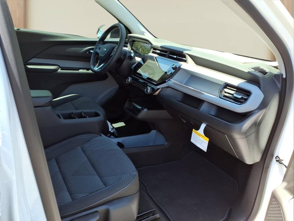 New 2027 Summit White Chevrolet LT image 35