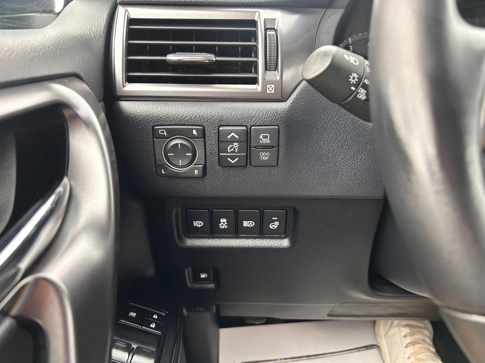 Used 2023 Black Lexus 460 image 10