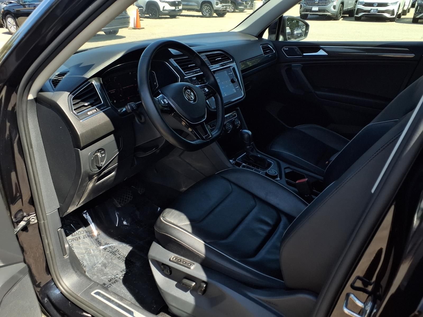Used 2019 Black Volkswagen 2.0T SEL Premium image 16