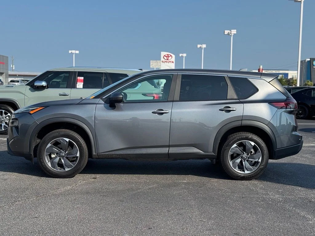Used 2024 Gray Nissan SV image 8