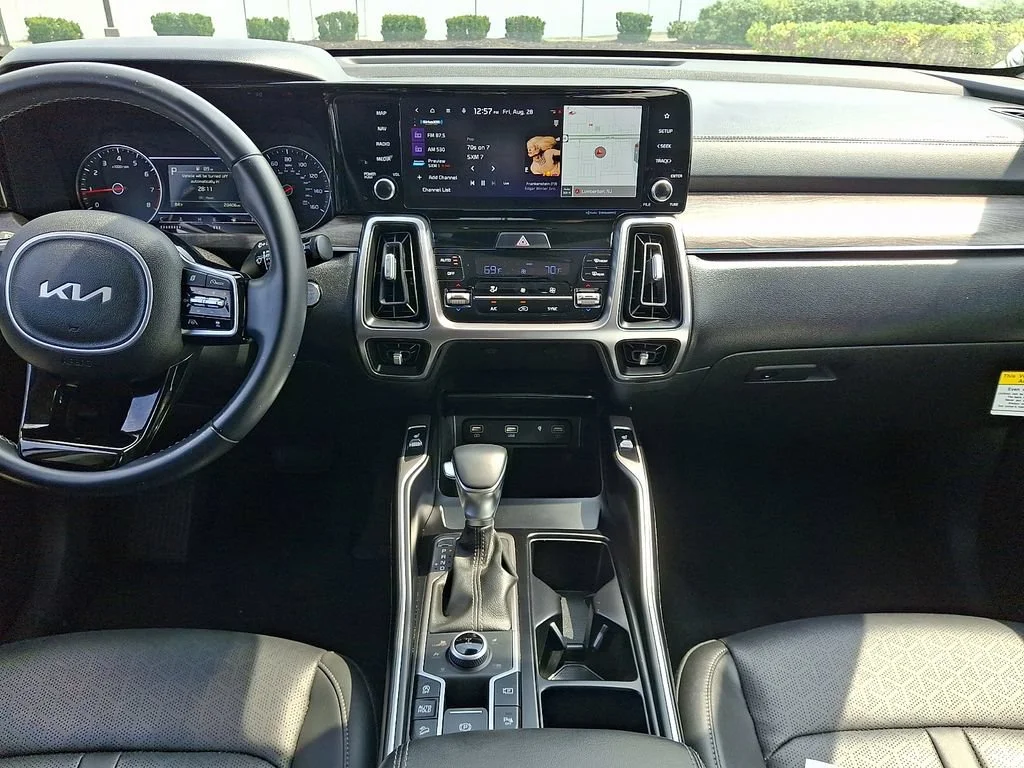 Used 2022 White Kia X-Line EX image 16