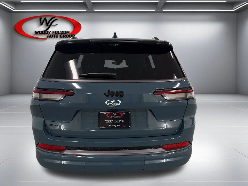New 2027 Gray Jeep Limited image 7