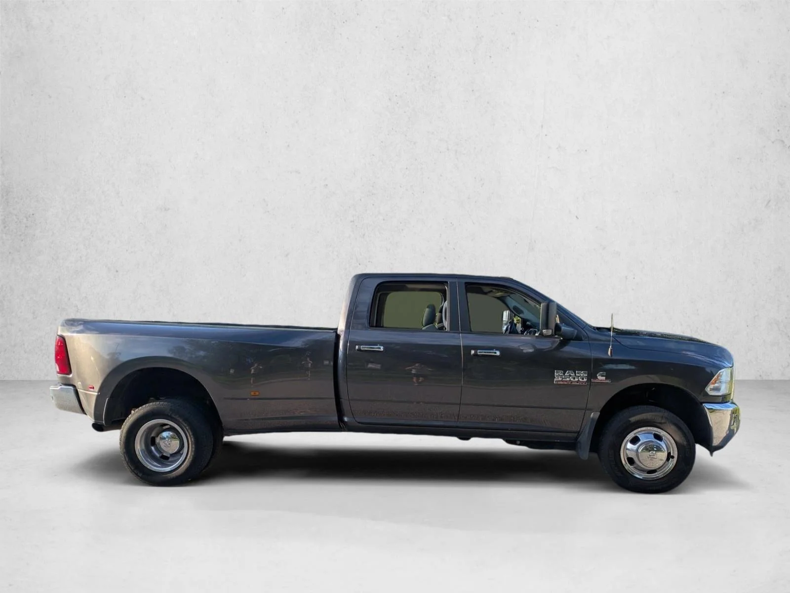Used 2018 Granite Crystal Metallic Clearcoat Ram SLT image 4