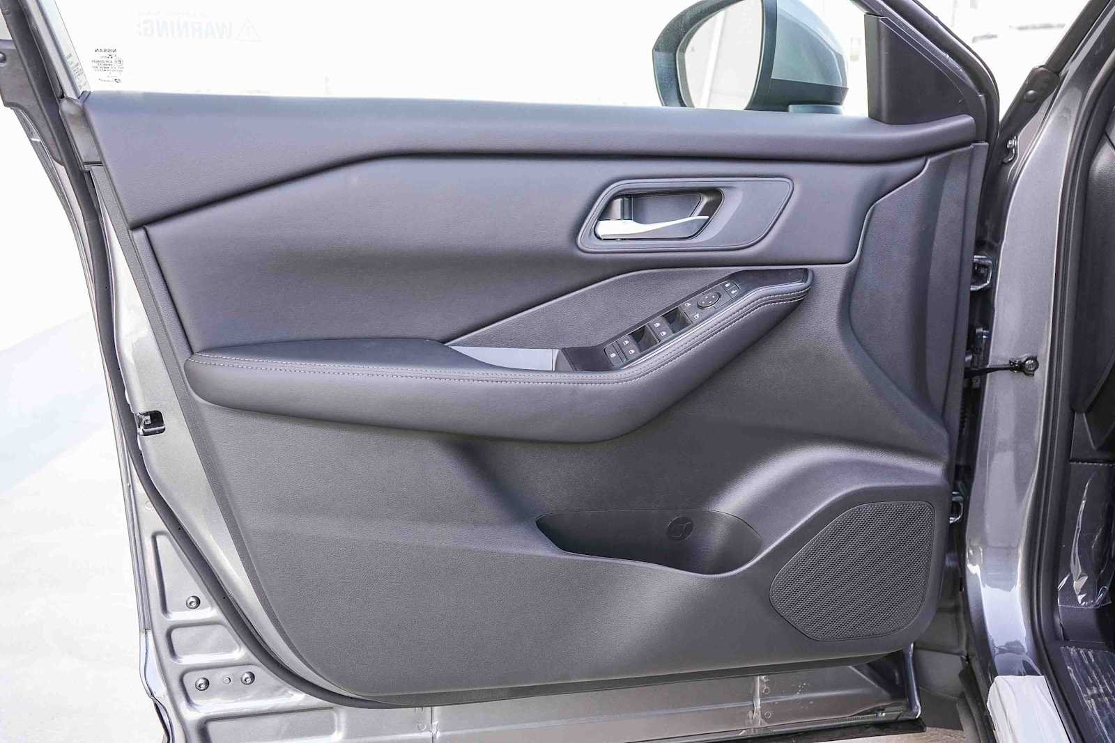 New 2026 Everest White Pearl TriCoat Nissan SV image 24