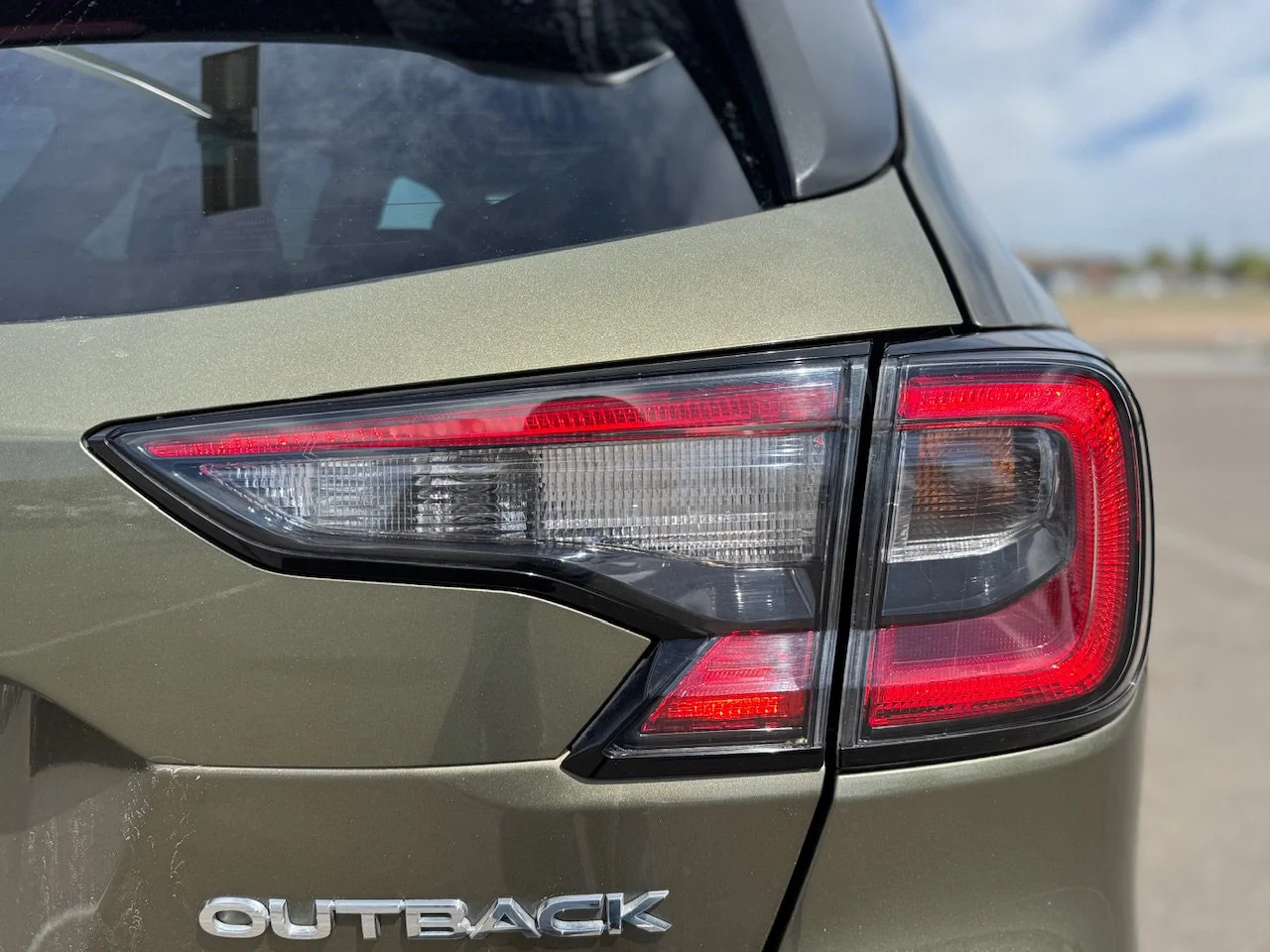 Used 2022 Autumn Green Metallic Subaru Limited image 41