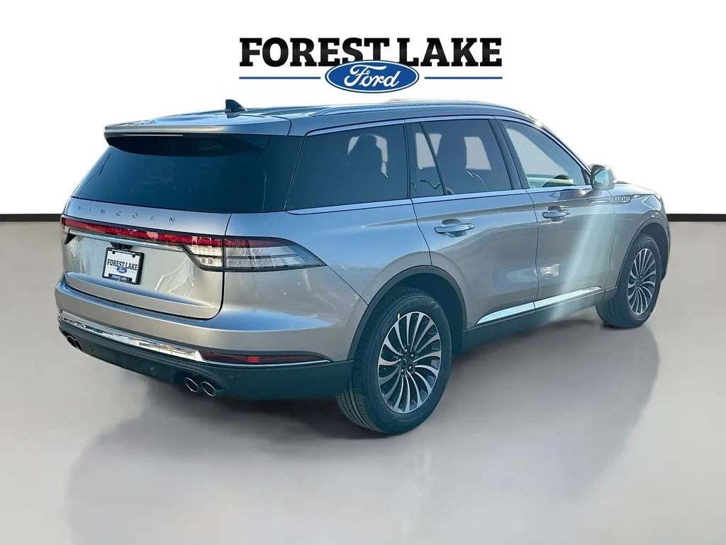 Used 2023 Silver Radiance Metallic Lincoln Standard image 7