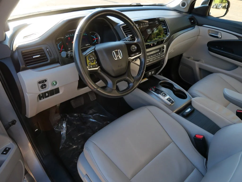 Certified Used 2021 Silver Honda Special Edition image 3