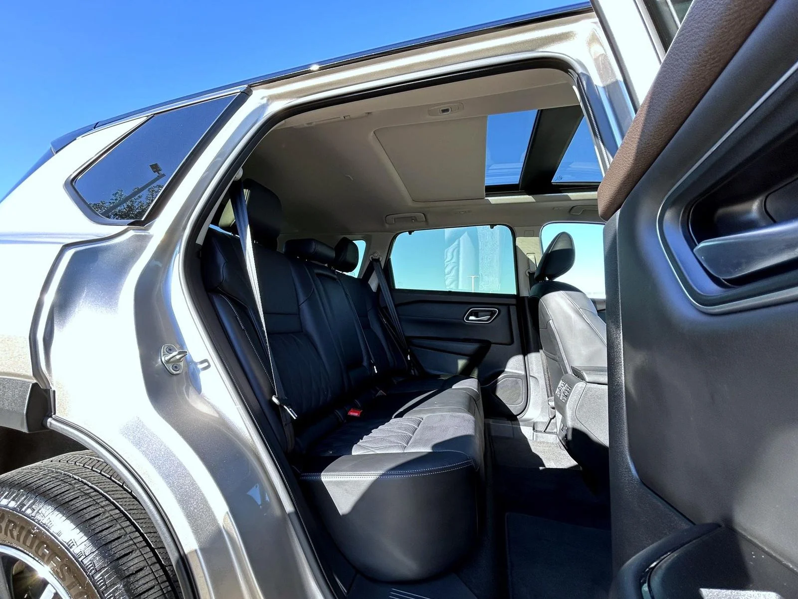 Certified Used 2023 Gold Nissan Platinum image 18