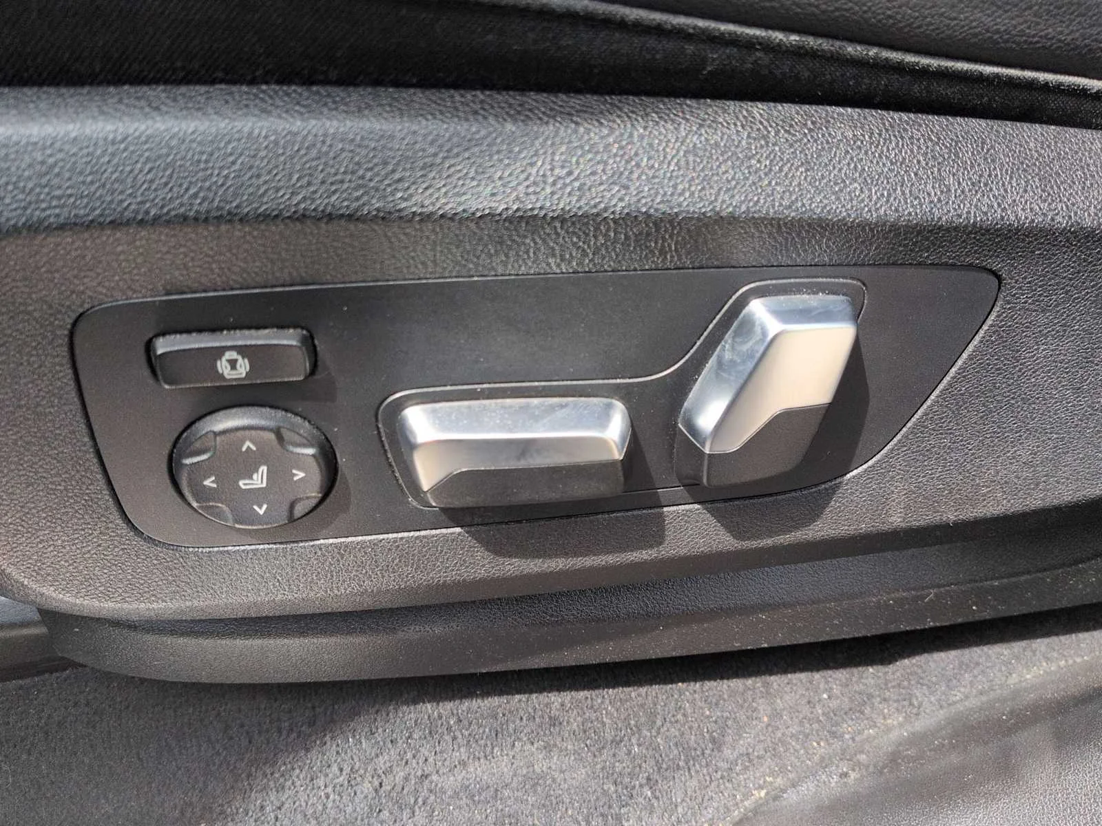 Used 2019 Phytonic Blue Metallic BMW xDrive40i image 17