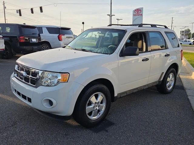 Used 2011 White Ford XLS image 3