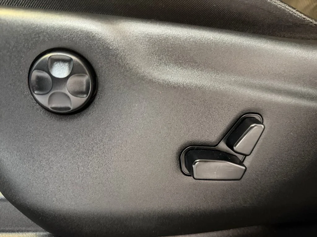 Used 2020 White Jeep Altitude image 30