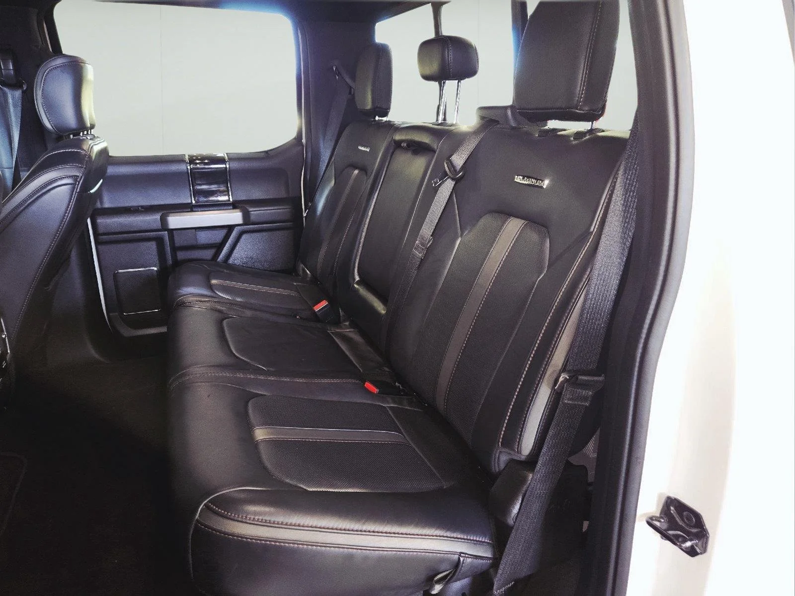 Used 2022 Star White Metallic Tri-Coat Ford Platinum image 53