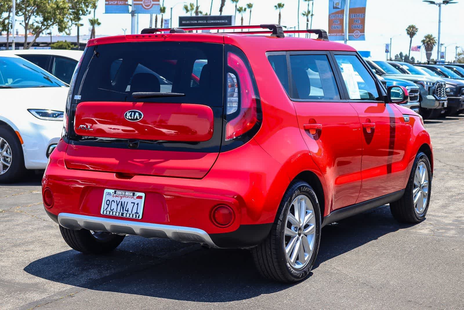 Used 2018 Inferno Red Kia + image 4