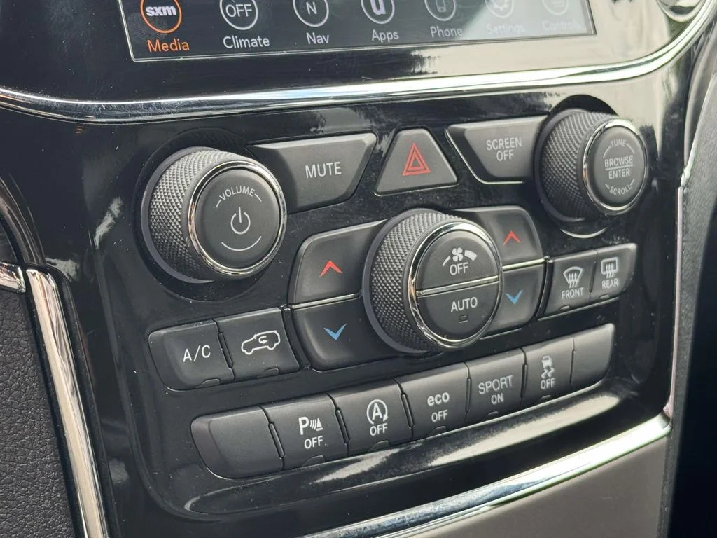 Used 2022 White Jeep Limited image 19