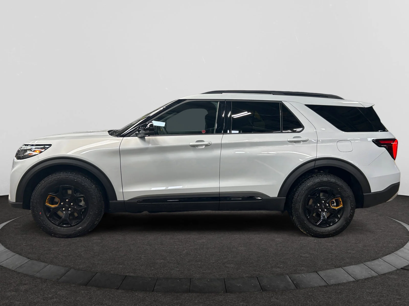 New 2026 Space White Metallic Ford Tremor image 2