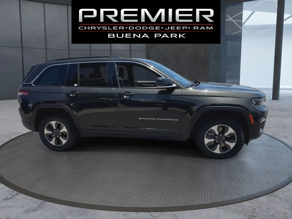 Used 2024 Brown Jeep 4xe image 9