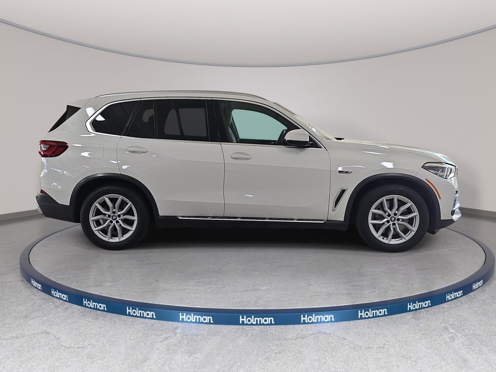 Certified Used 2023 Alpine White BMW xDrive45e image 4