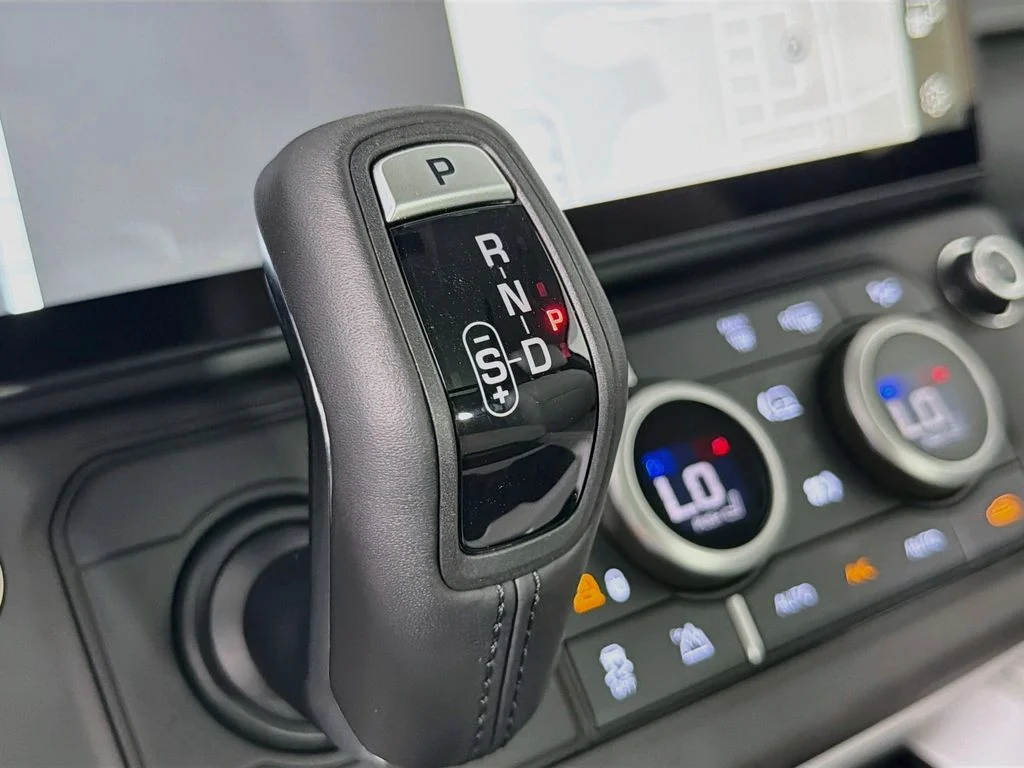New 2026 Tasman Blue Land Rover X-Dynamic SE image 17