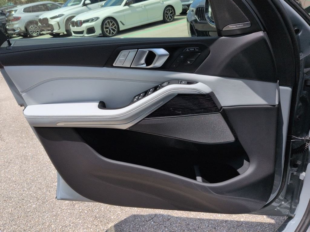 New 2027 Gray Metallic BMW xDrive40i image 31