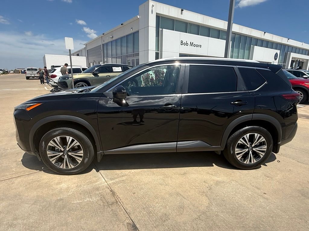 Used 2022 Super Black Nissan SV image 2