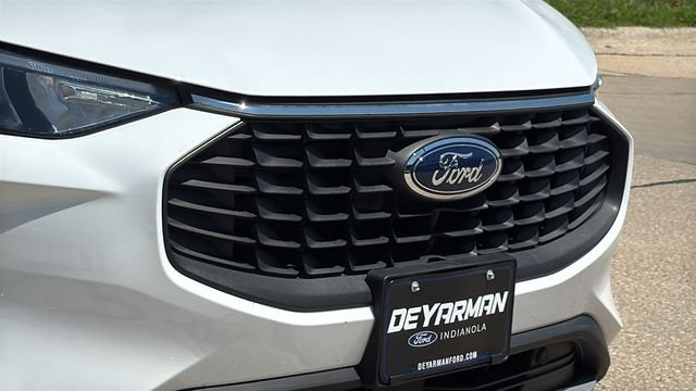 Used 2023 White Ford Base image 3