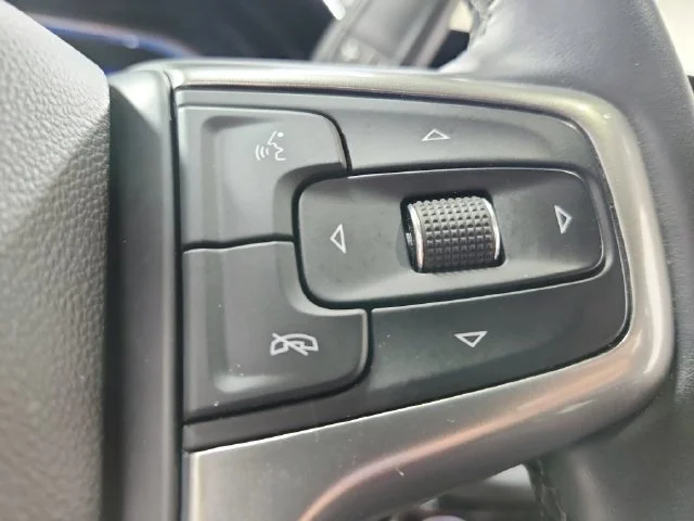 Used 2025 Summit White Chevrolet LT image 23