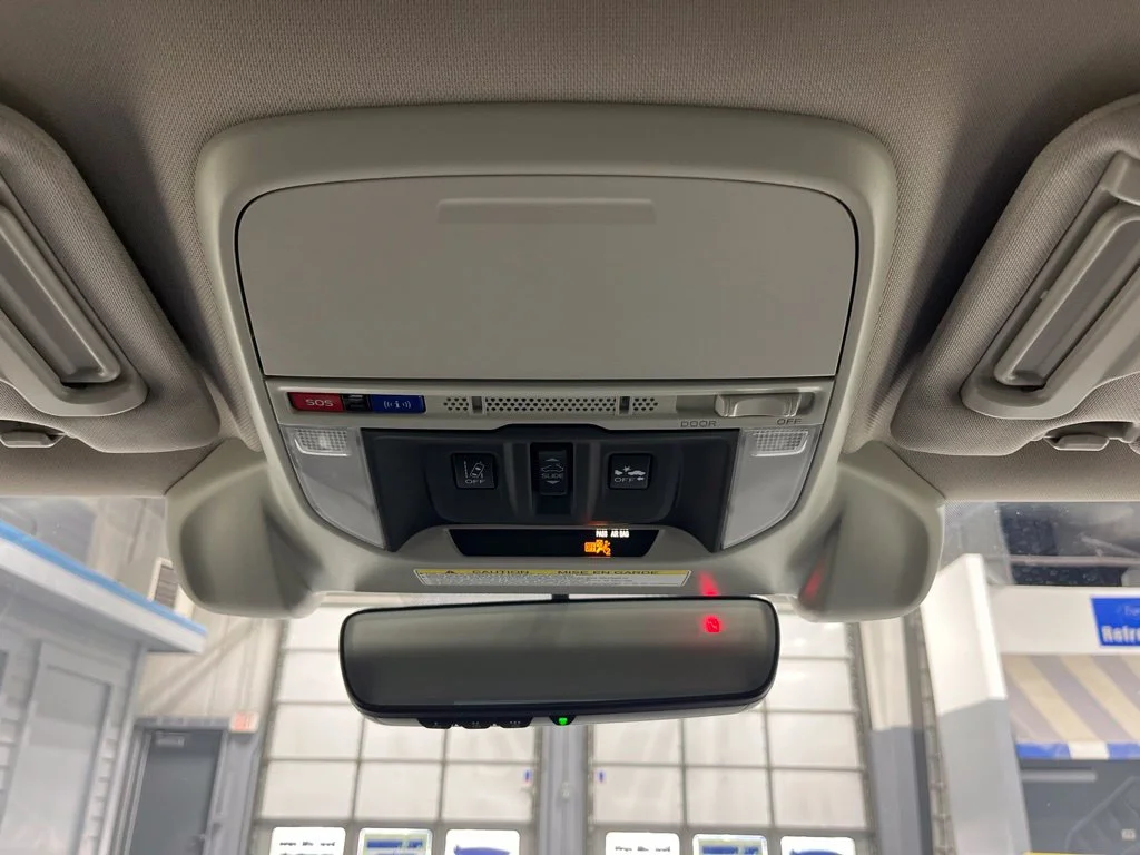 Used 2020 Crystal White Pearl Subaru Limited image 27