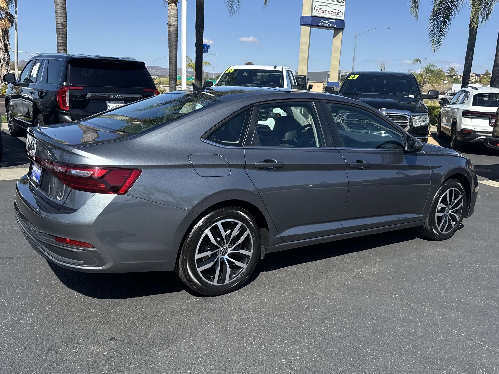 Certified Used 2025 Platinum Gray Metallic Volkswagen SE image 7