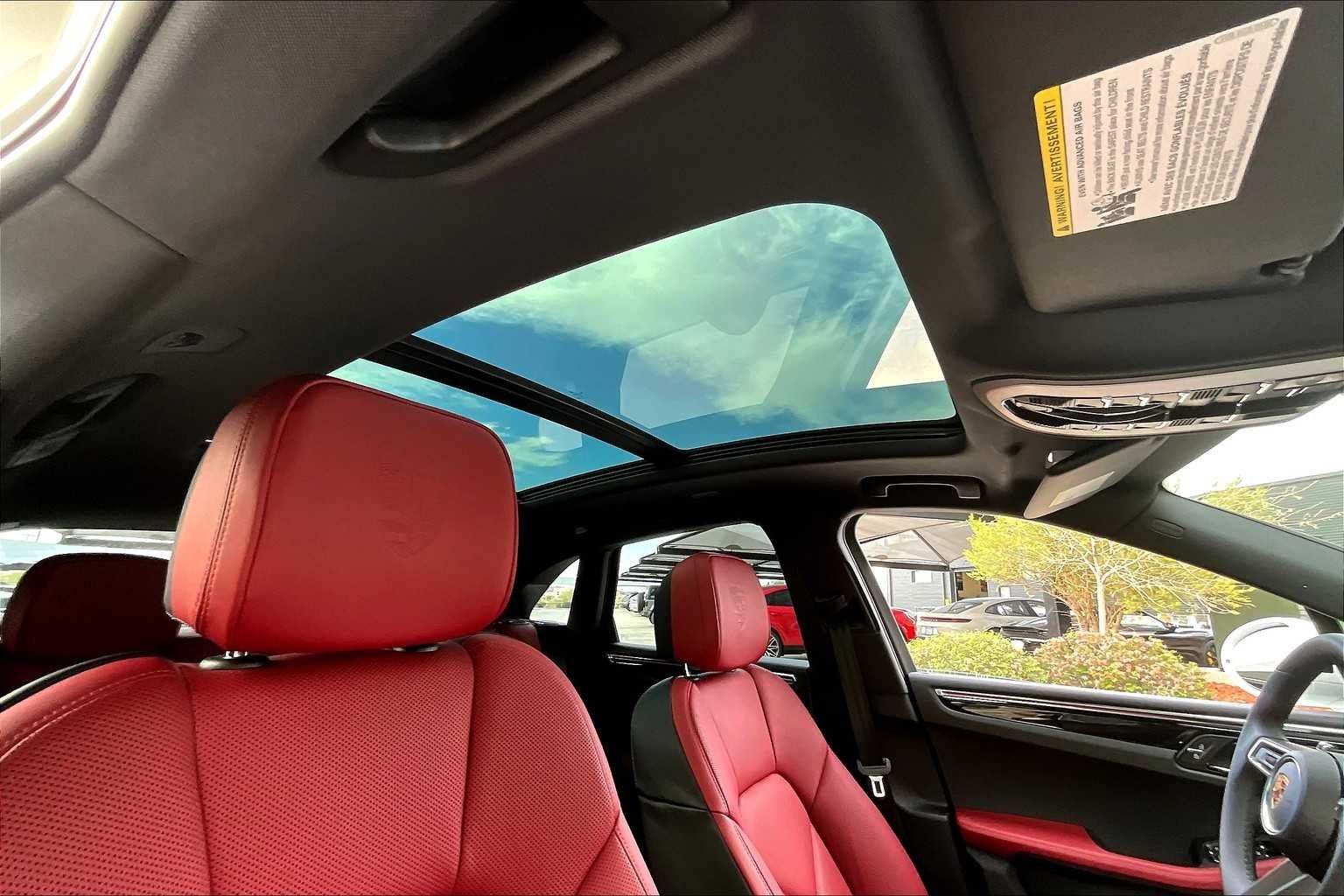 2026 Porsche Macan - Photo 18