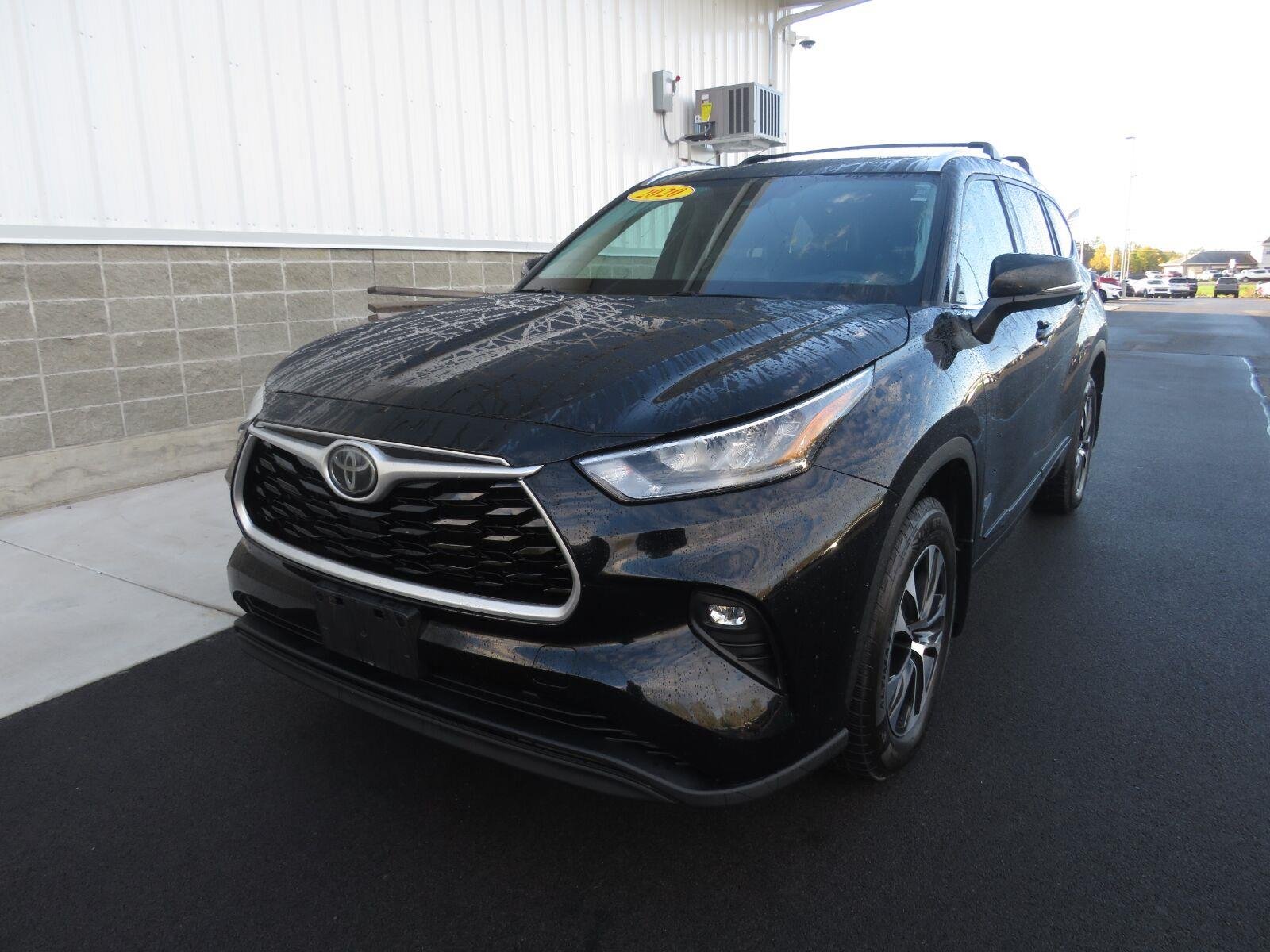 Used 2020 Midnight Black Metallic Toyota XLE image 12