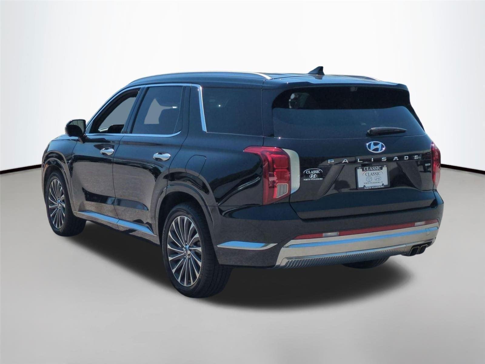 Used 2023 Abyss Black Pearl Hyundai Calligraphy image 3