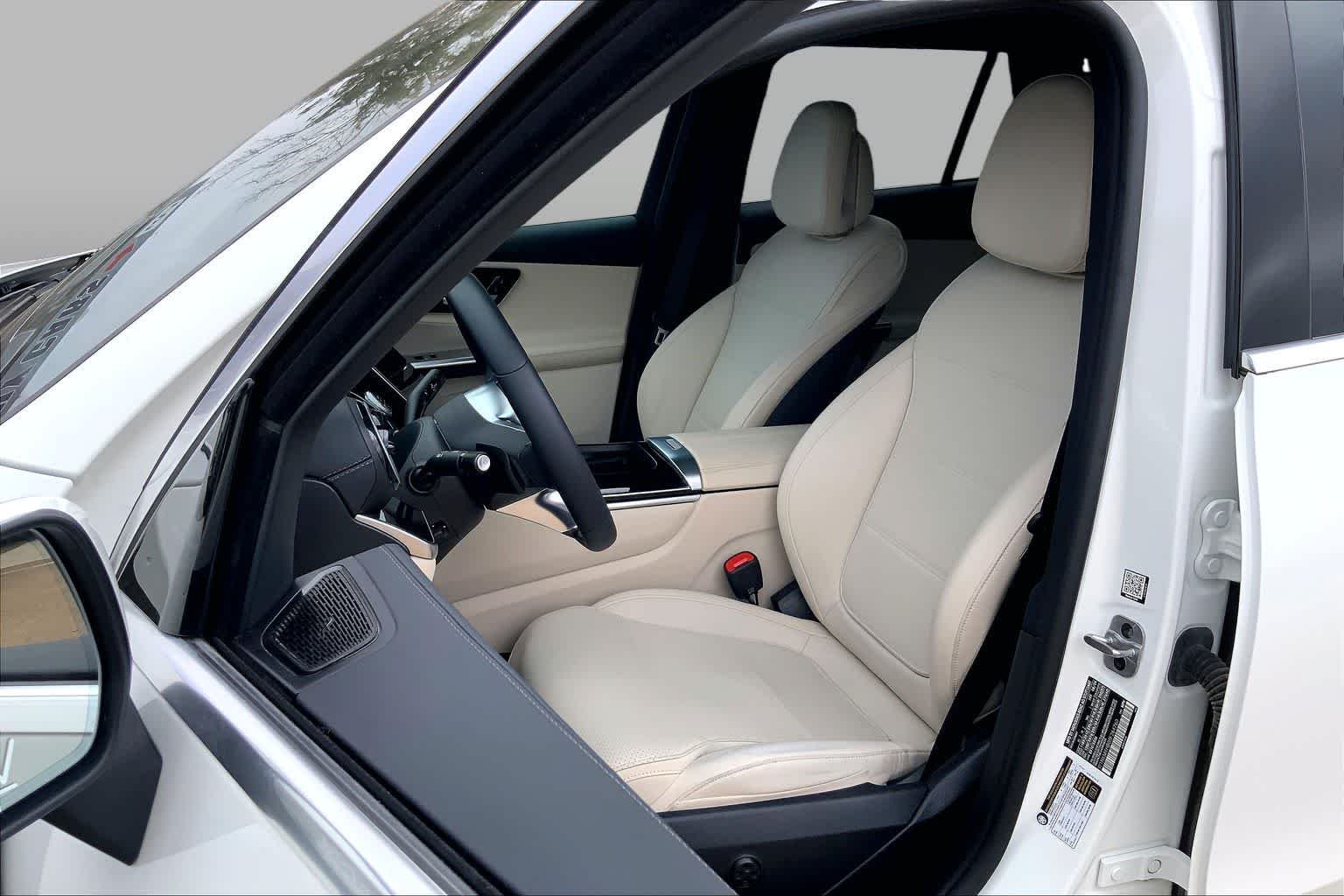 Used 2025 Polar White Mercedes-Benz GLC 300 image 8