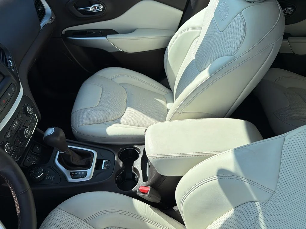 Used 2018 White Jeep Overland image 49