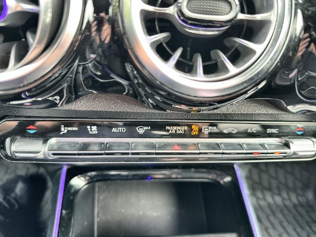 Used 2022 White Mercedes-Benz GLB 250 image 27