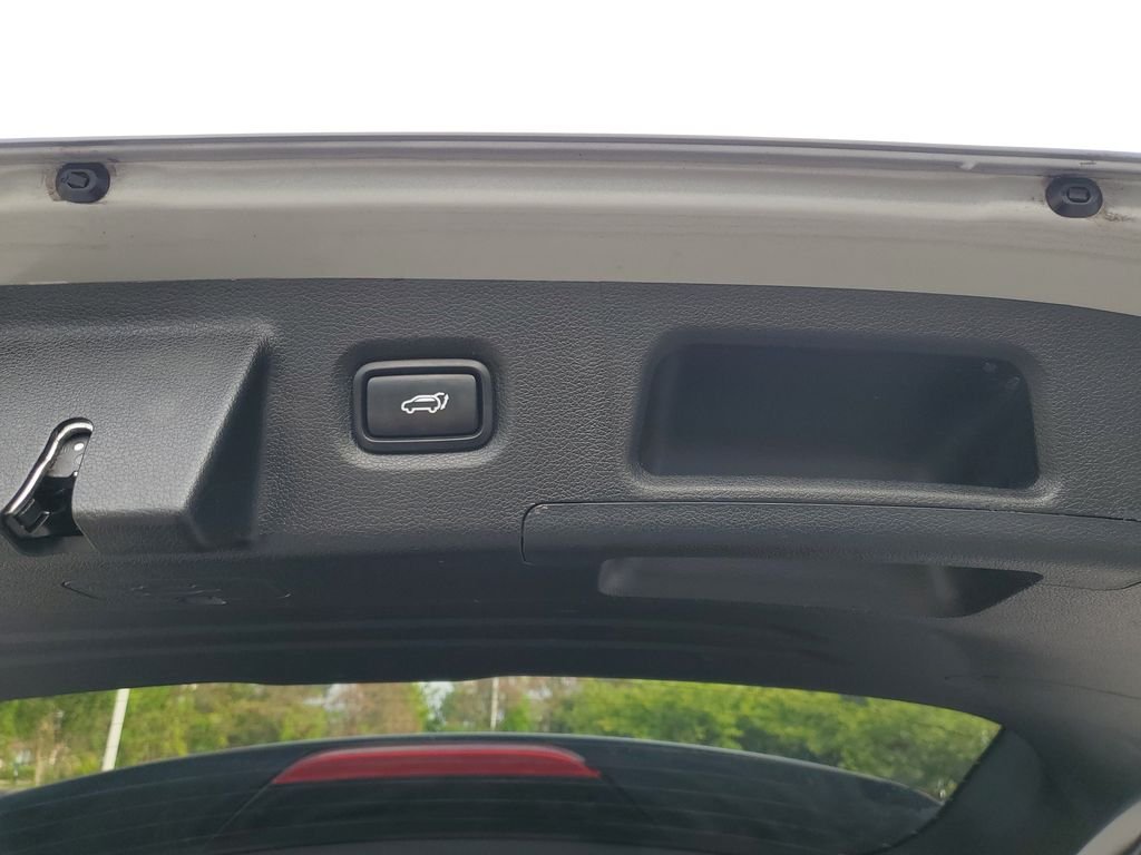 Used 2023 Silver Hyundai SEL image 9