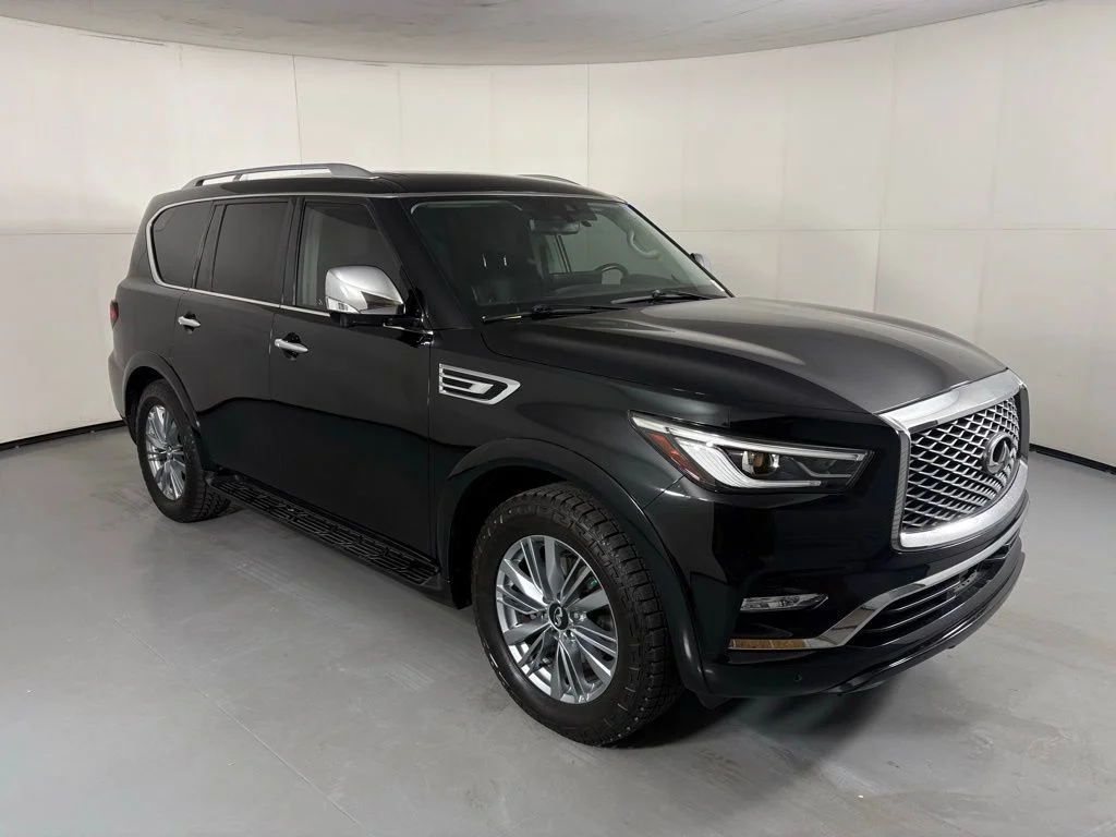 Used 2023 Black INFINITI LUXE image 2