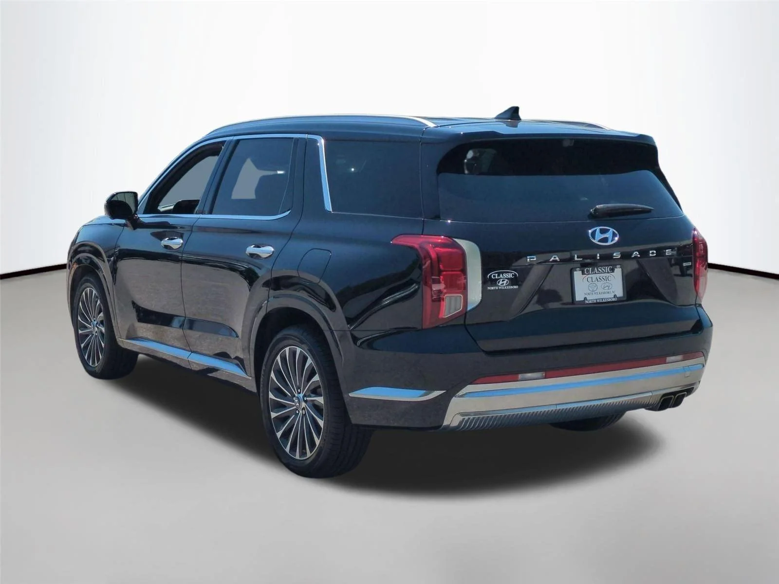 Used 2023 Abyss Black Pearl Hyundai Calligraphy image 3