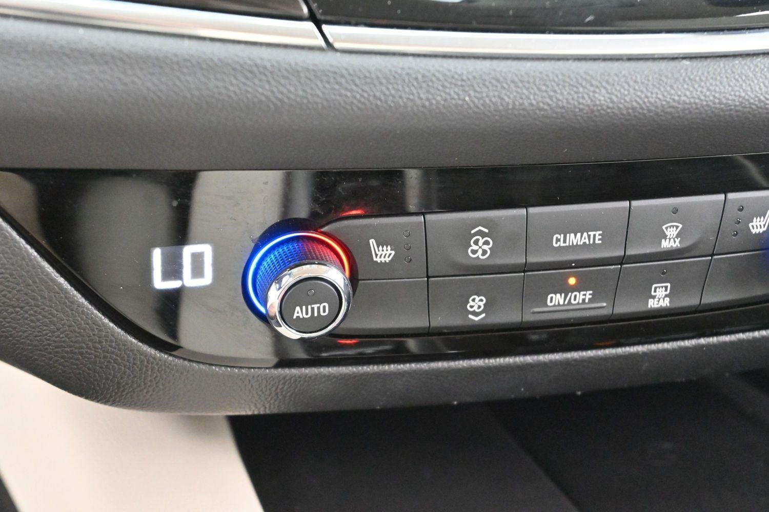 Used 2023 Summit White Buick Essence image 26